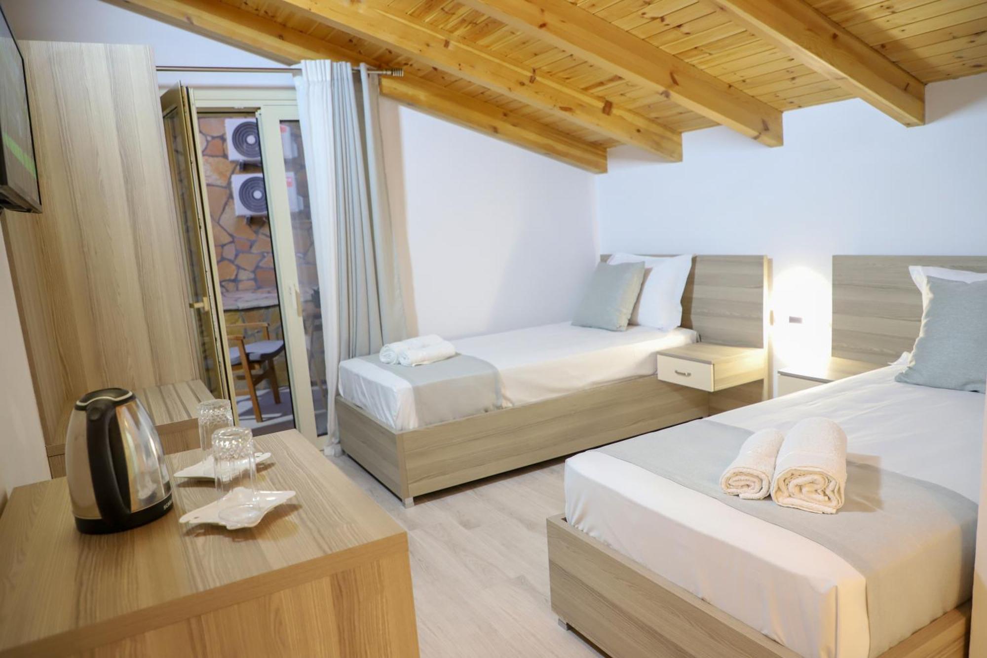 Guesthouse Kazazi Berat Exterior photo
