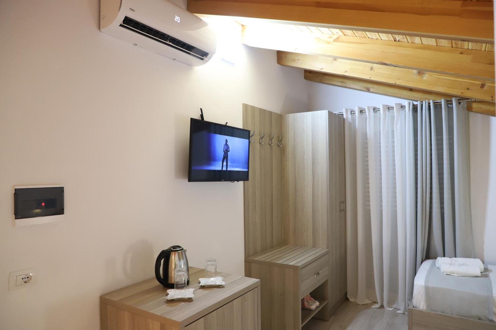 Guesthouse Kazazi Berat Exterior photo