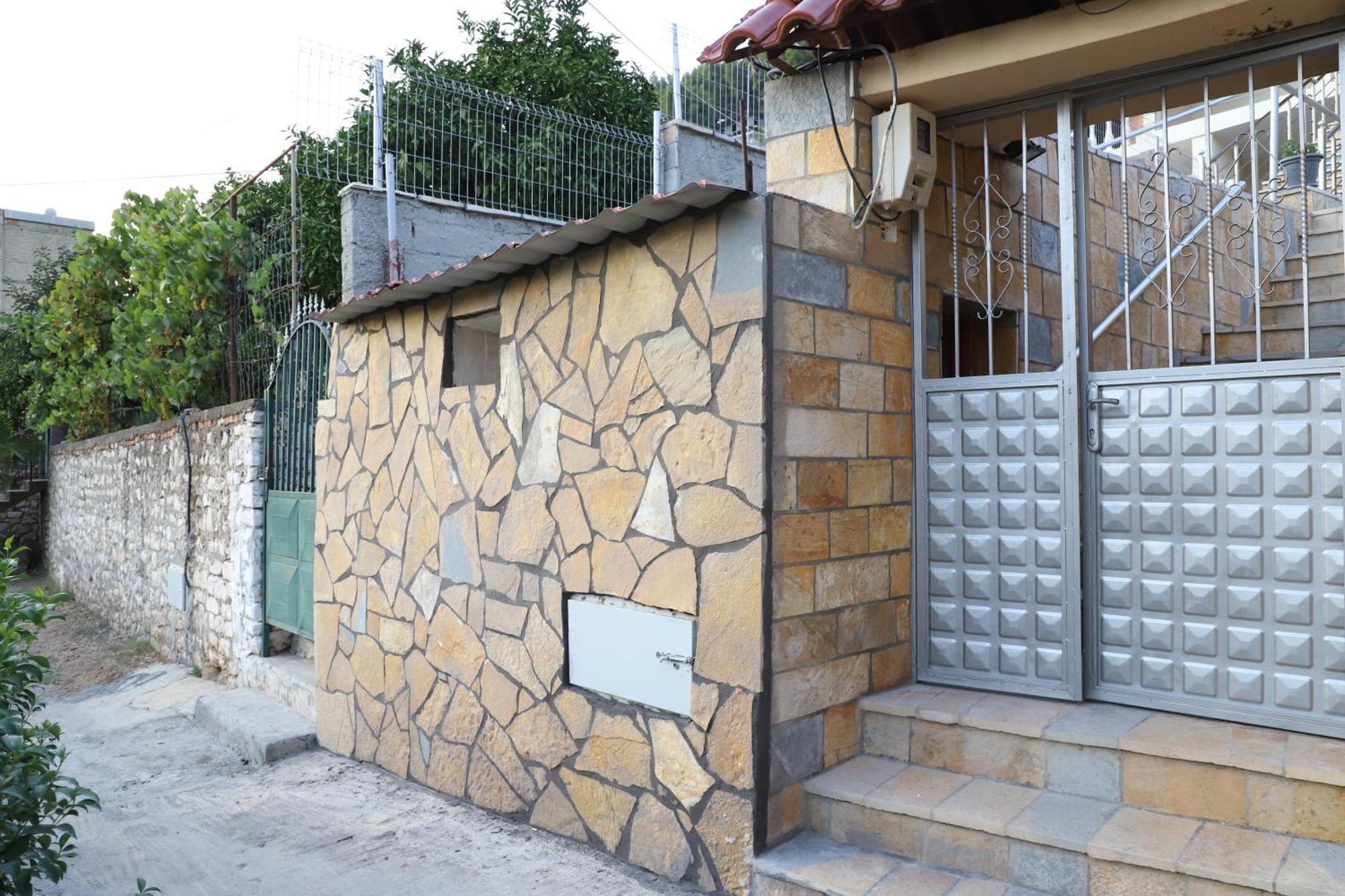 Guesthouse Kazazi Berat Exterior photo